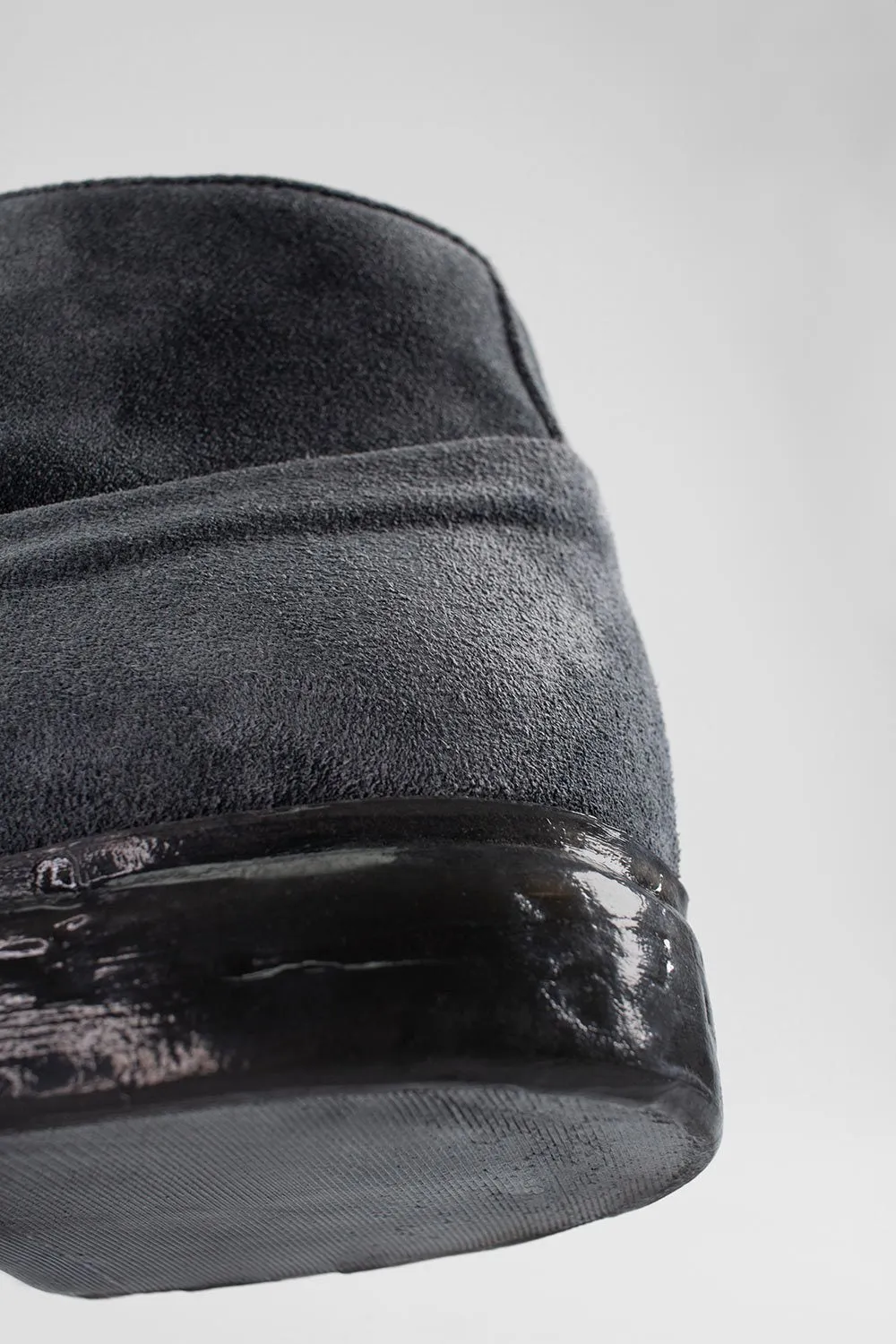 HAMPTON steel-grey suede chukka boots.