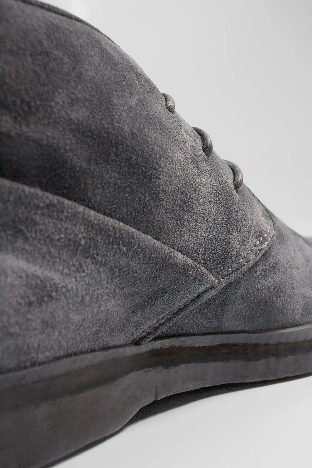 HAMPTON steel-grey suede chukka boots.